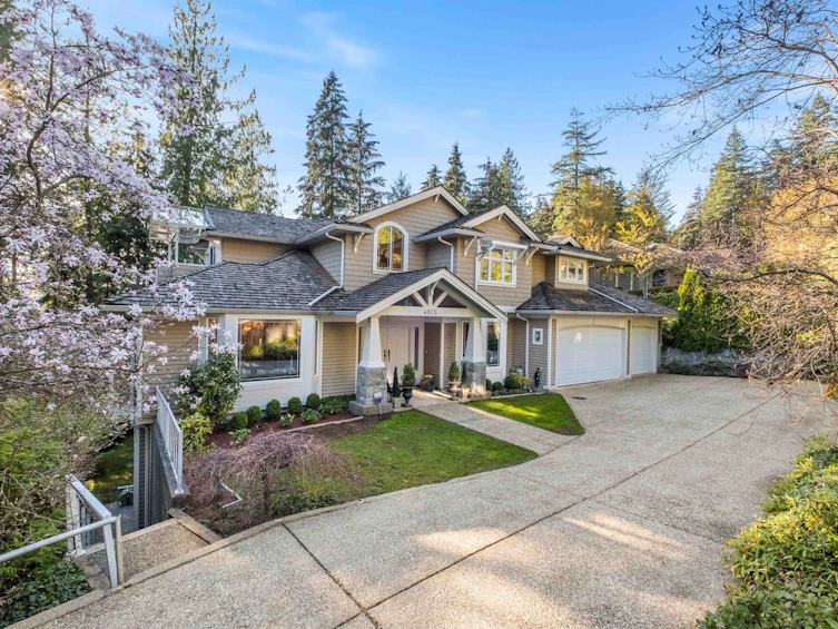 4905 Chalet Place, North Vancouver, BC, V7R 4X4 - 37