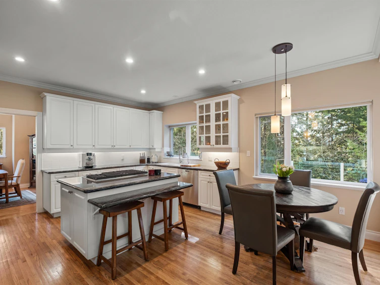 4905 Chalet Place, North Vancouver, BC, V7R 4X4 - 11