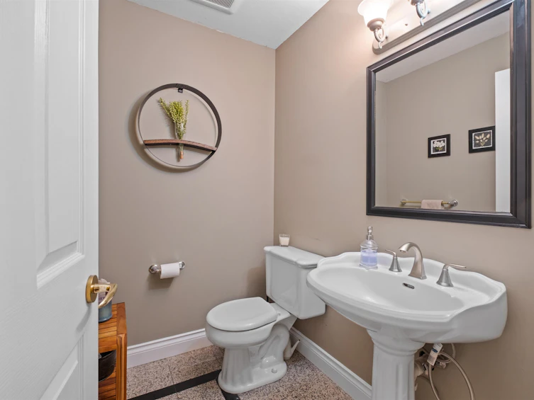 4905 Chalet Place, North Vancouver, BC, V7R 4X4 - 22