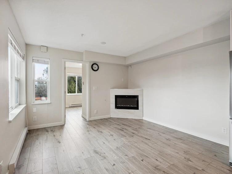 304-7908 15th Avenue, Burnaby, BC, V3N 0G6 - 7