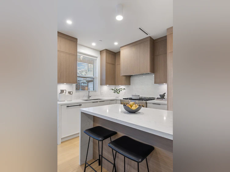 2207 E 7th Avenue, Vancouver, BC, V5N 1S8 - 9