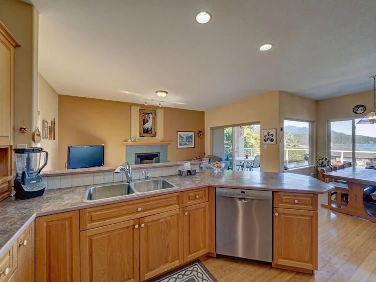 6501 North Gale Avenue, Sechelt, BC, V7Z 0L1 - 10