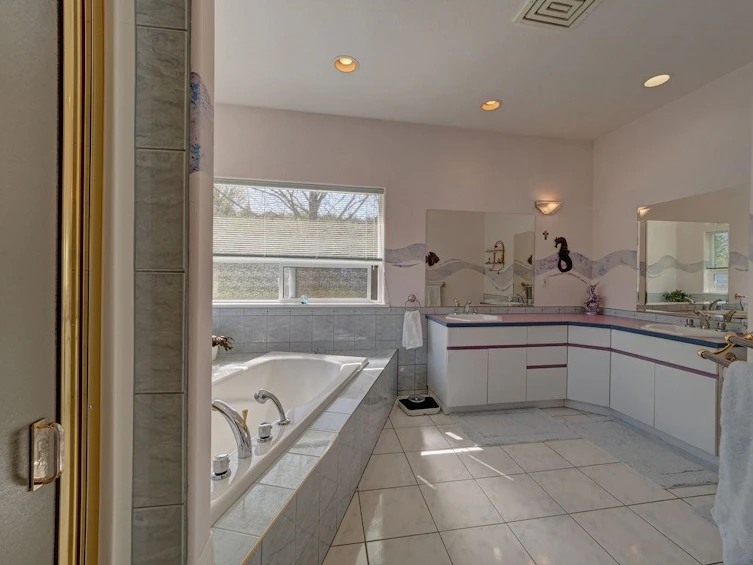 6501 North Gale Avenue, Sechelt, BC, V7Z 0L1 - 25