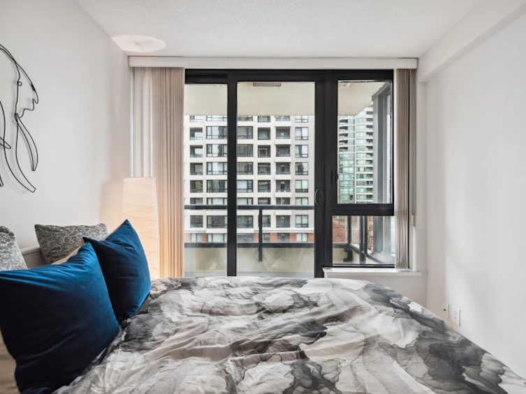 904-977 Mainland Street, Vancouver, BC, V6B 1T2 - 2