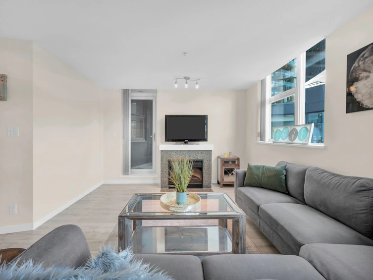 301-2225 Holdom Avenue, Burnaby, BC, V5B 2Z8 - 6