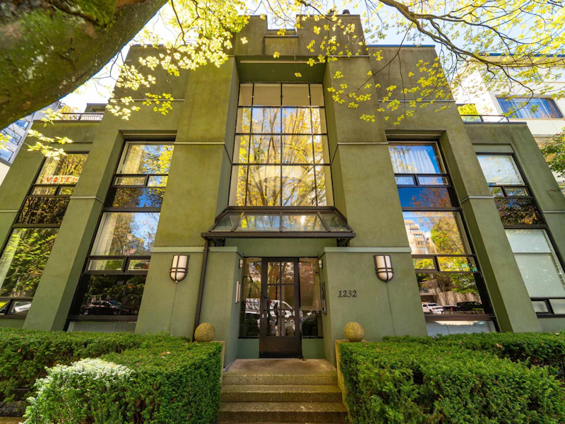 206 - 1232 Harwood Street, Vancouver BC V6E 1S2