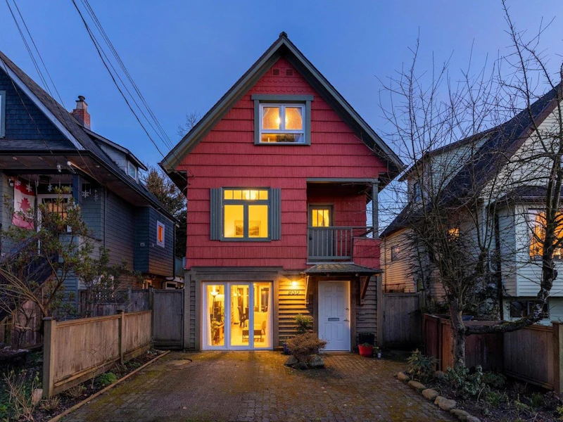 950 Ringwood Avenue, Vancouver BC V5V 2T8