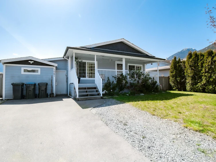 1061 Edgewater Crescent, Squamish, BC, V8B 0B3 - 2