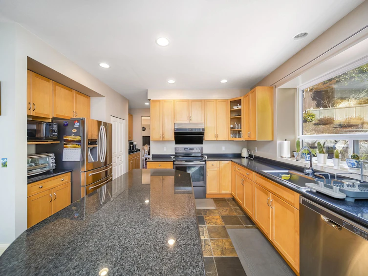 18 Birchwood Crescent, Port Moody, BC, V3H 5H7 - 5