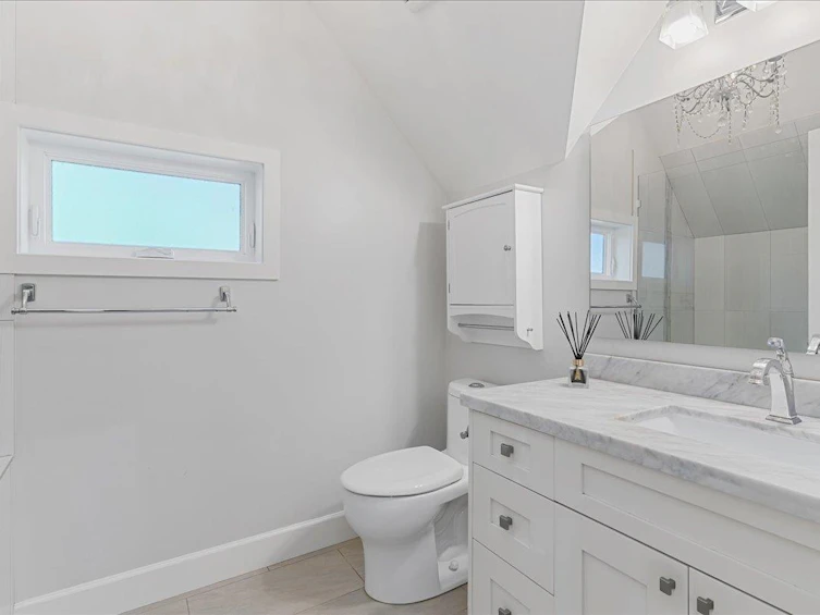 344 E 8th Street, North Vancouver, BC, V7L 1Z3 - 11
