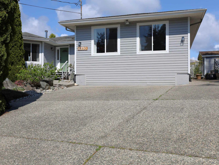 6330 Oracle Road, Sechelt, BC, V0N 3A7 - 2