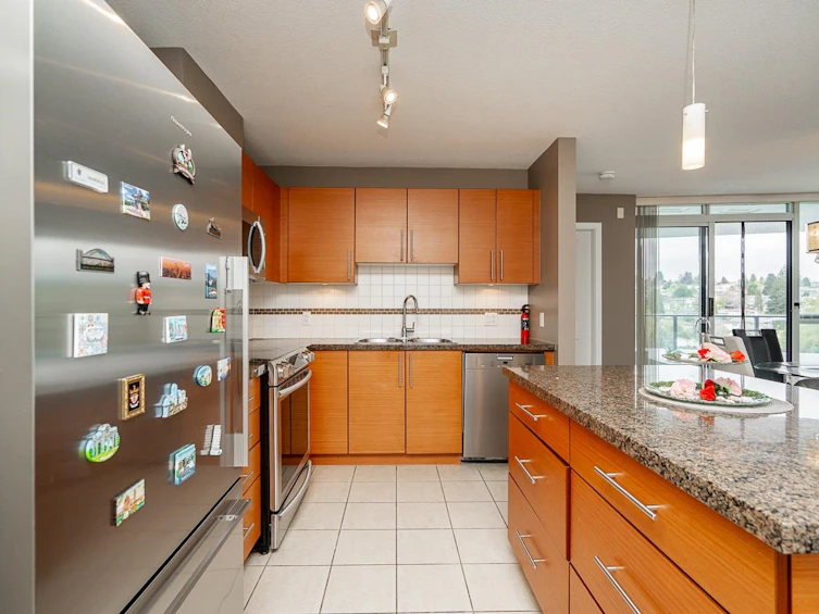 902-2225 Holdom Avenue, Burnaby, BC, V5B 0A1 - 7
