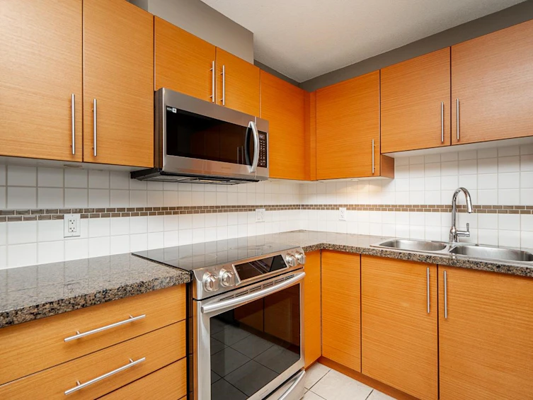 902-2225 Holdom Avenue, Burnaby, BC, V5B 0A1 - 10