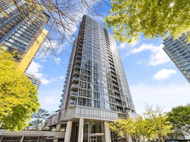 809 - 131 Regiment Square, Vancouver BC V6B 1X6