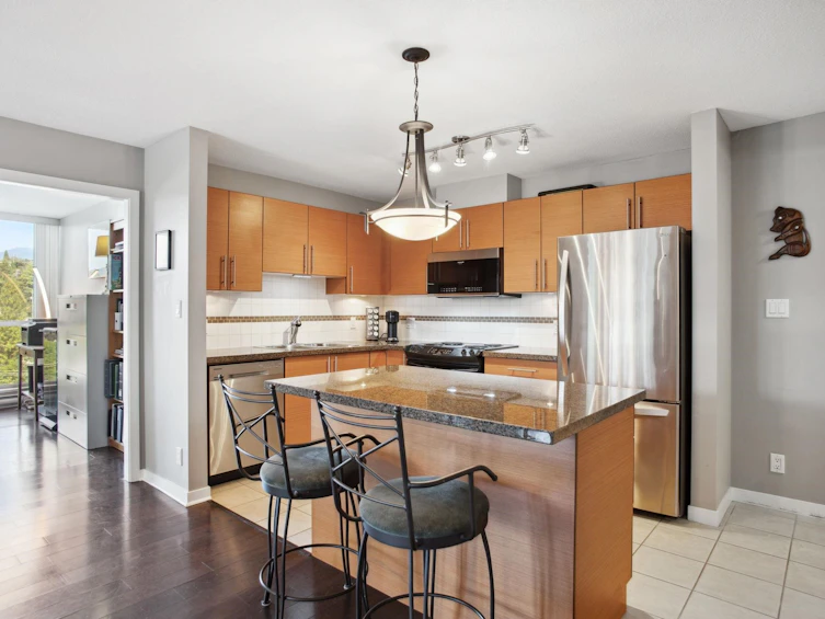 906-2225 Holdom Avenue, Burnaby, BC, V5B 0A1 - 2