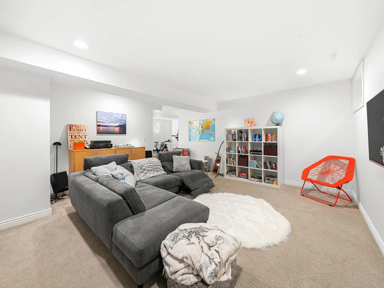 3722 Emerald Drive, North Vancouver, BC, V7R 3B8 - 32