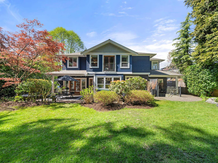 3722 Emerald Drive, North Vancouver, BC, V7R 3B8 - 37