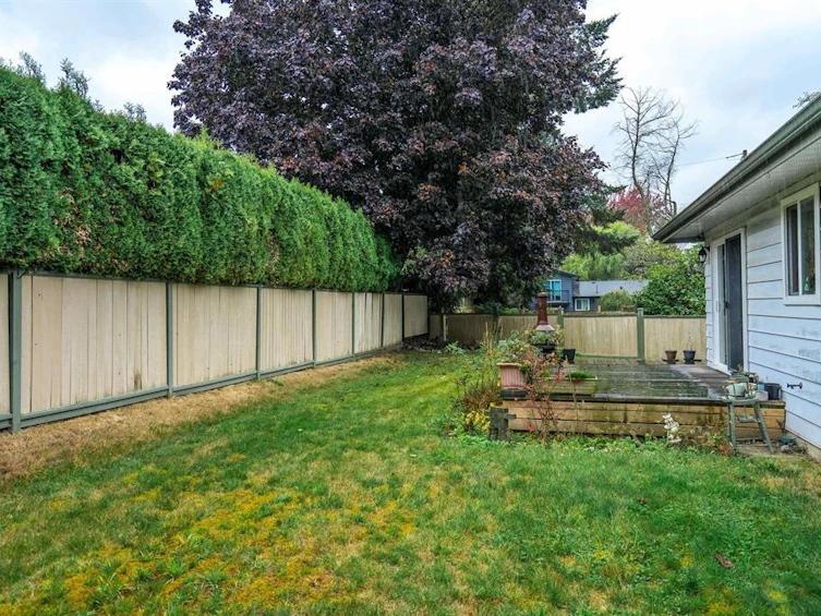 8966 144a Street, Surrey, BC, V3R 7J9 - 8
