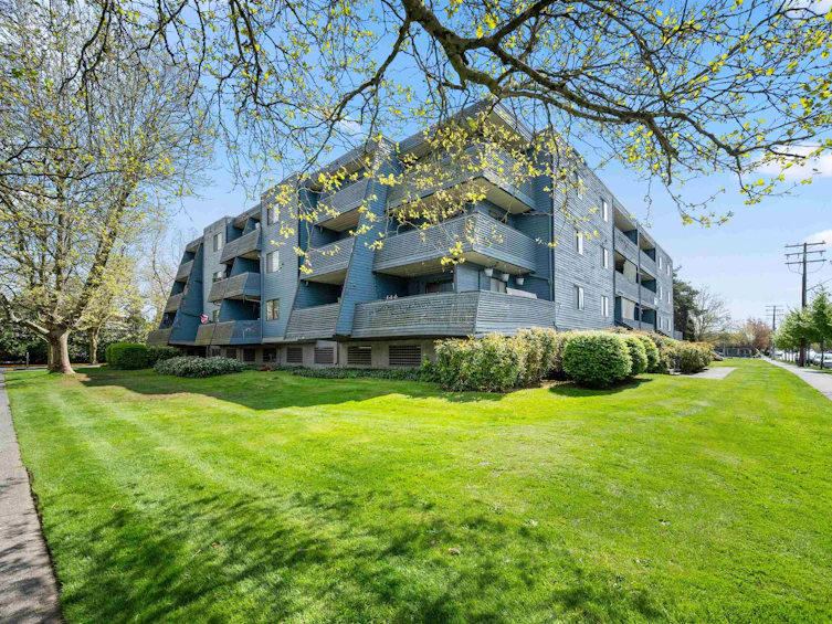 209-5906 176a Street, Surrey, BC, V3S 4H7 - 3