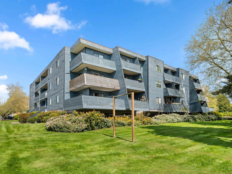 209-5906 176a Street, Surrey, BC, V3S 4H7 - 4