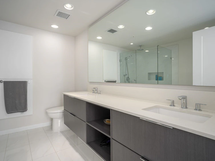 305-3911 Cates Landing Way, North Vancouver, BC, V7G 0A6 - 16