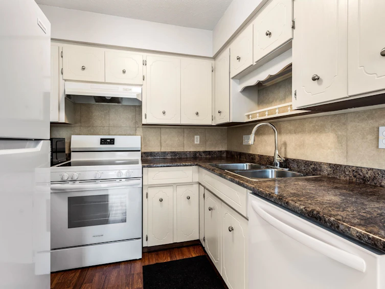 207-2853 W Bourquin Crescent, Abbotsford, BC, V2S 6H6 - 11