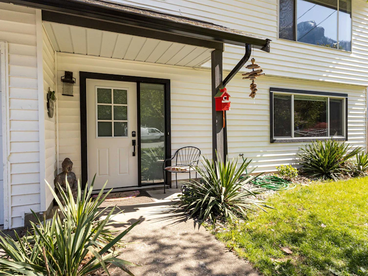 21322 Mallard Drive, Hope, BC, V0X 1L1 - 2