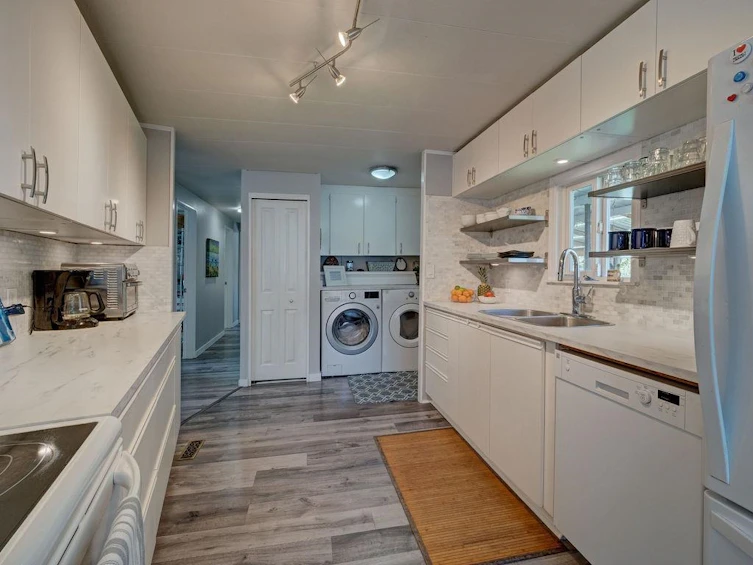 4516 Hupit Street, Sechelt, BC, V0N 3A0 - 8