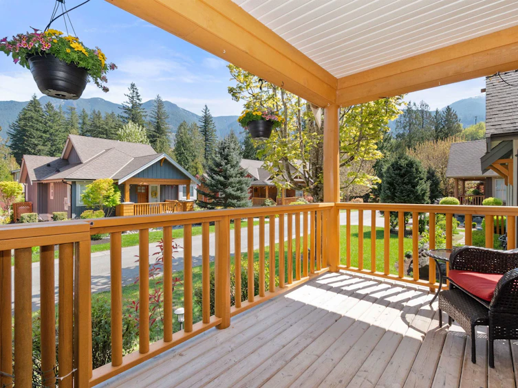 1845 Blackberry Lane, Cultus Lake, BC, V2R 0E1 - 2