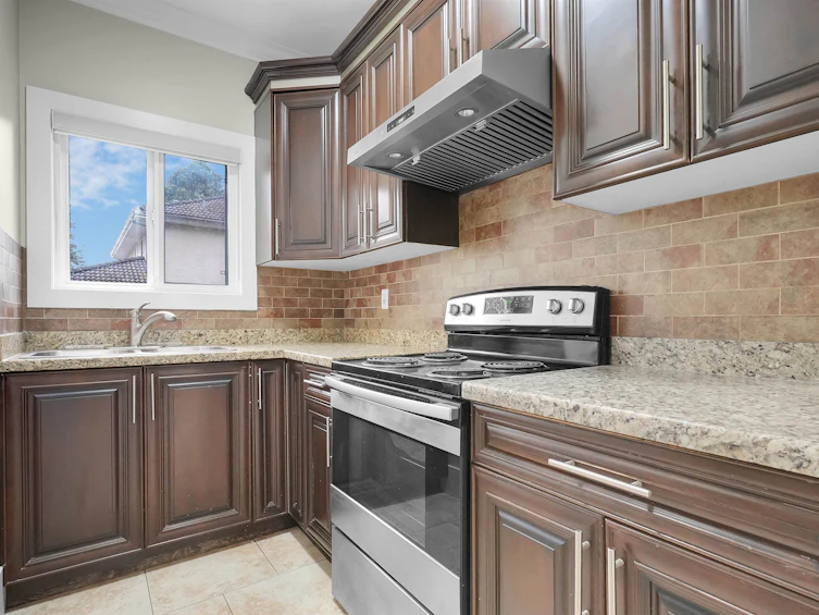 16202 96a Avenue, Surrey, BC, V4N 5X1 - 4