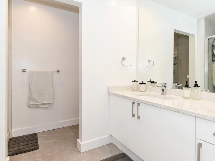 2004-14881 103a Avenue, Surrey, BC, V3R 0M5 - 16
