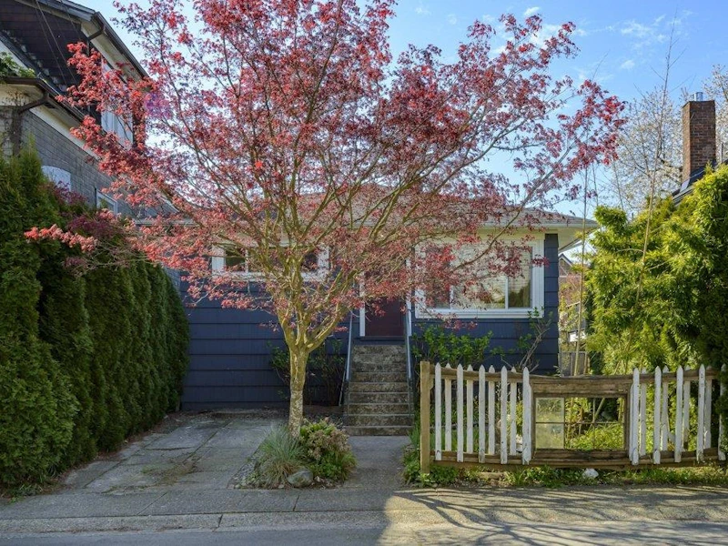 104 E 24th Avenue, Vancouver BC V5V 1Z4