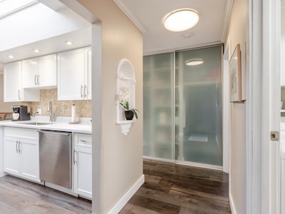 305-1351 Martin Street - 4