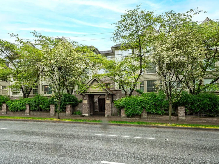 207-5650 Oak Street, Vancouver, BC, V6M 2V6 - 2