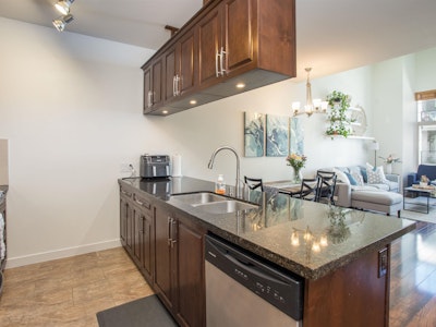 415-11887 Burnett Street - 2