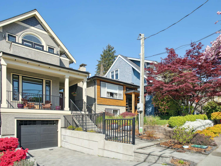 2017 Charles Street, Vancouver, BC, V5L 2V1 - 2