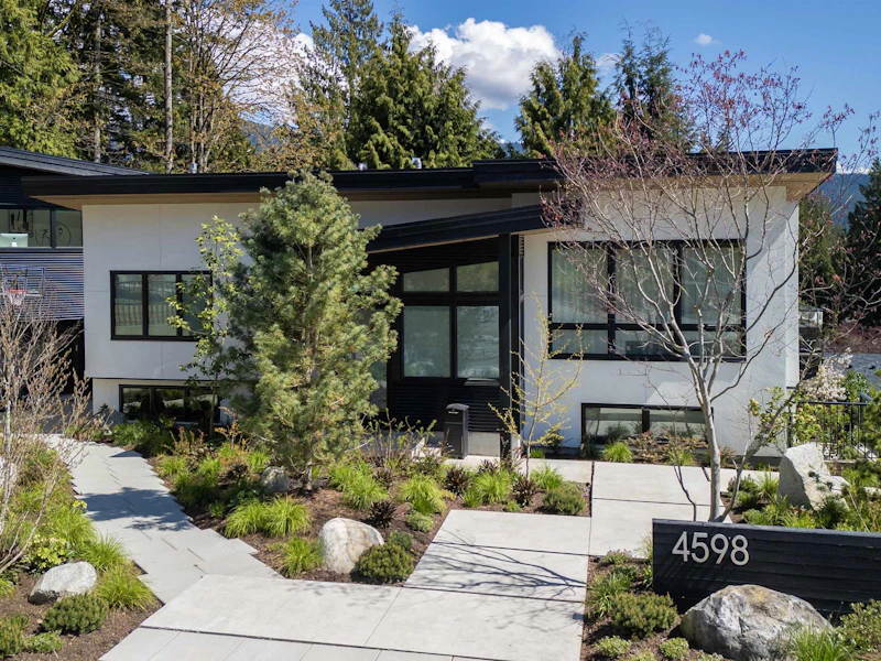 4598 Meadowbank Close, North Vancouver BC V7K 2L2