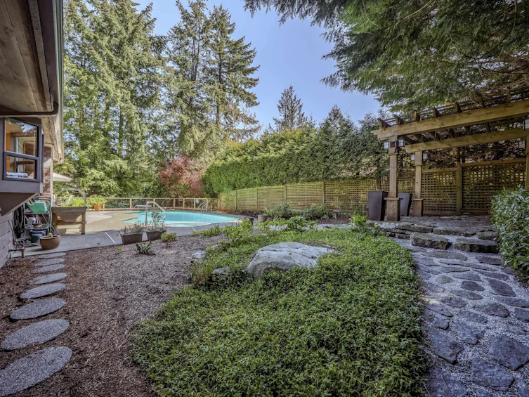 4710 Meadfeild Road, West Vancouver, BC, V7W 2W6 - 28