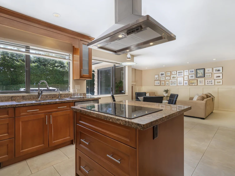 4710 Meadfeild Road, West Vancouver, BC, V7W 2W6 - 11