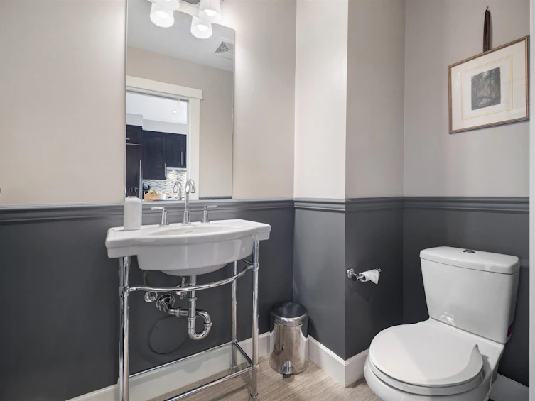 3011 W 8th Avenue, Vancouver, BC, V6K 2C2 - 10