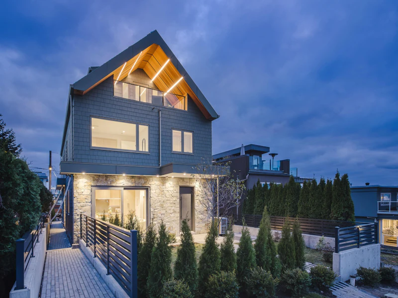 3674 Oxford Street, Vancouver BC V5K 1P3
