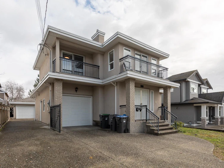 913 Fourteenth Street, New Westminster, BC, V3M 4P8 - 2