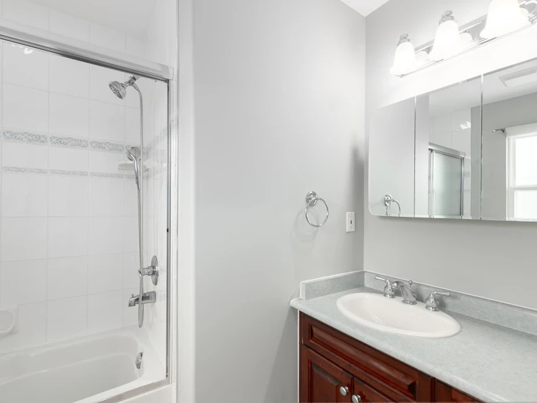 913 Fourteenth Street, New Westminster, BC, V3M 4P8 - 24
