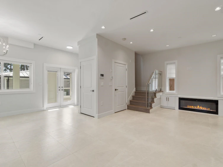 3132 Kings Avenue, Vancouver, BC, V5R 4T4 - 2