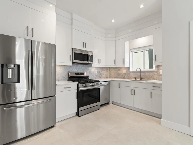 3132 Kings Avenue, Vancouver, BC, V5R 4T4 - 3
