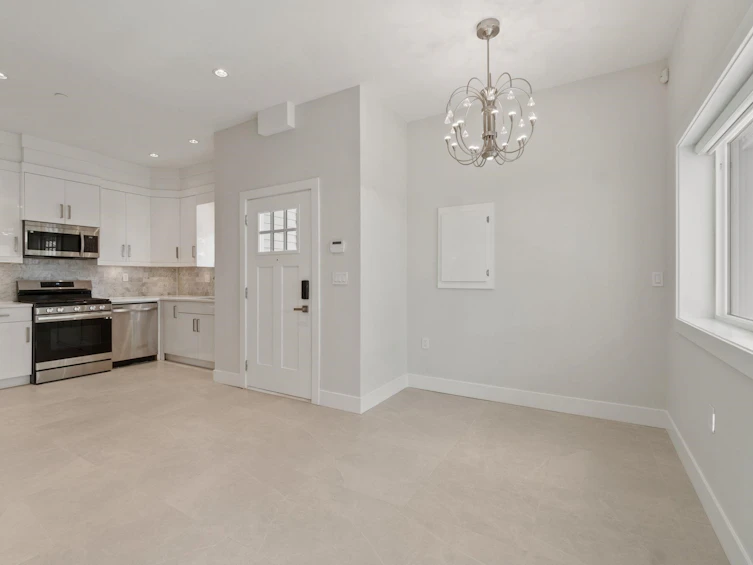 3132 Kings Avenue, Vancouver, BC, V5R 4T4 - 9