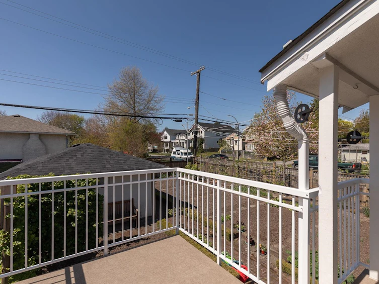 3233 Penticton Street, Vancouver, BC, V5M 3C7 - 32