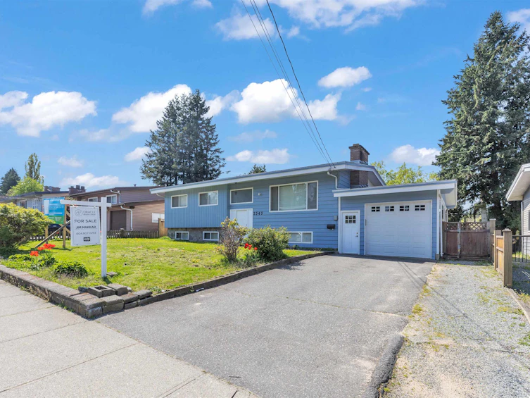 2549 Sugarpine Street, Abbotsford, BC, V2T 3M7 - 2