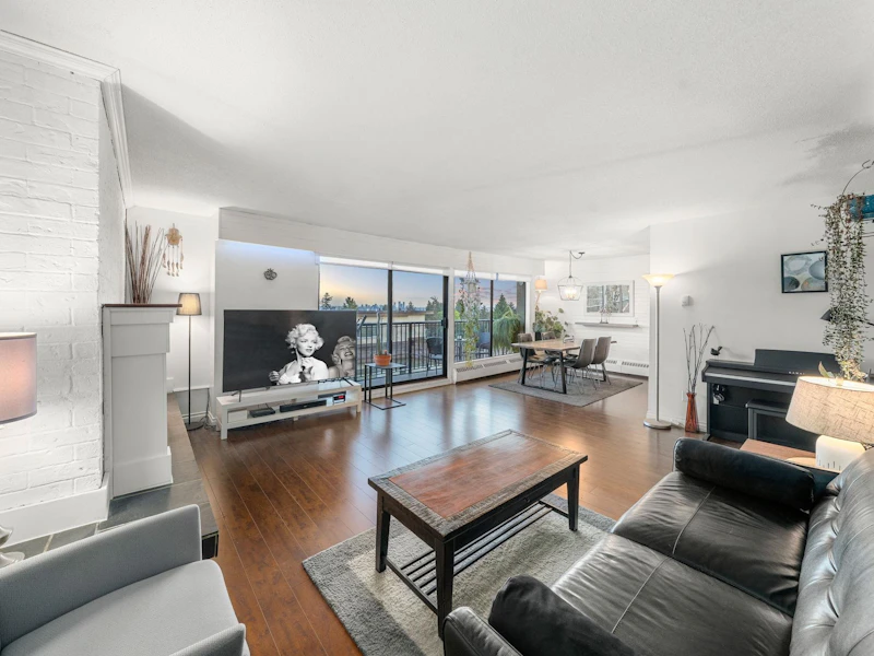 302 - 2545 Lonsdale Avenue, North Vancouver BC V7N 3H7