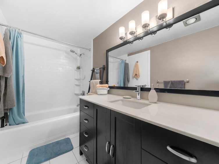 302-2545 Lonsdale Avenue, North Vancouver, BC, V7N 3H7 - 31
